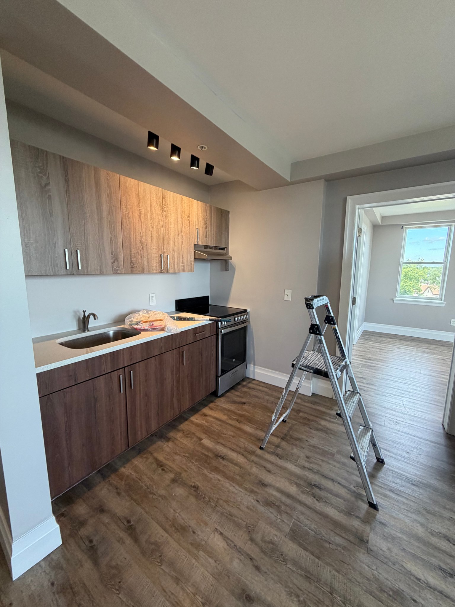 East Orange Apartment: 106 N Grove St