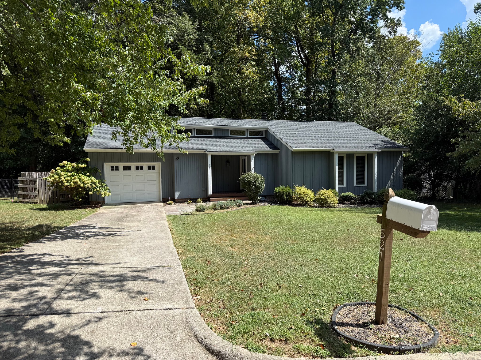 Raleigh House: 521 Ashebrook Dr