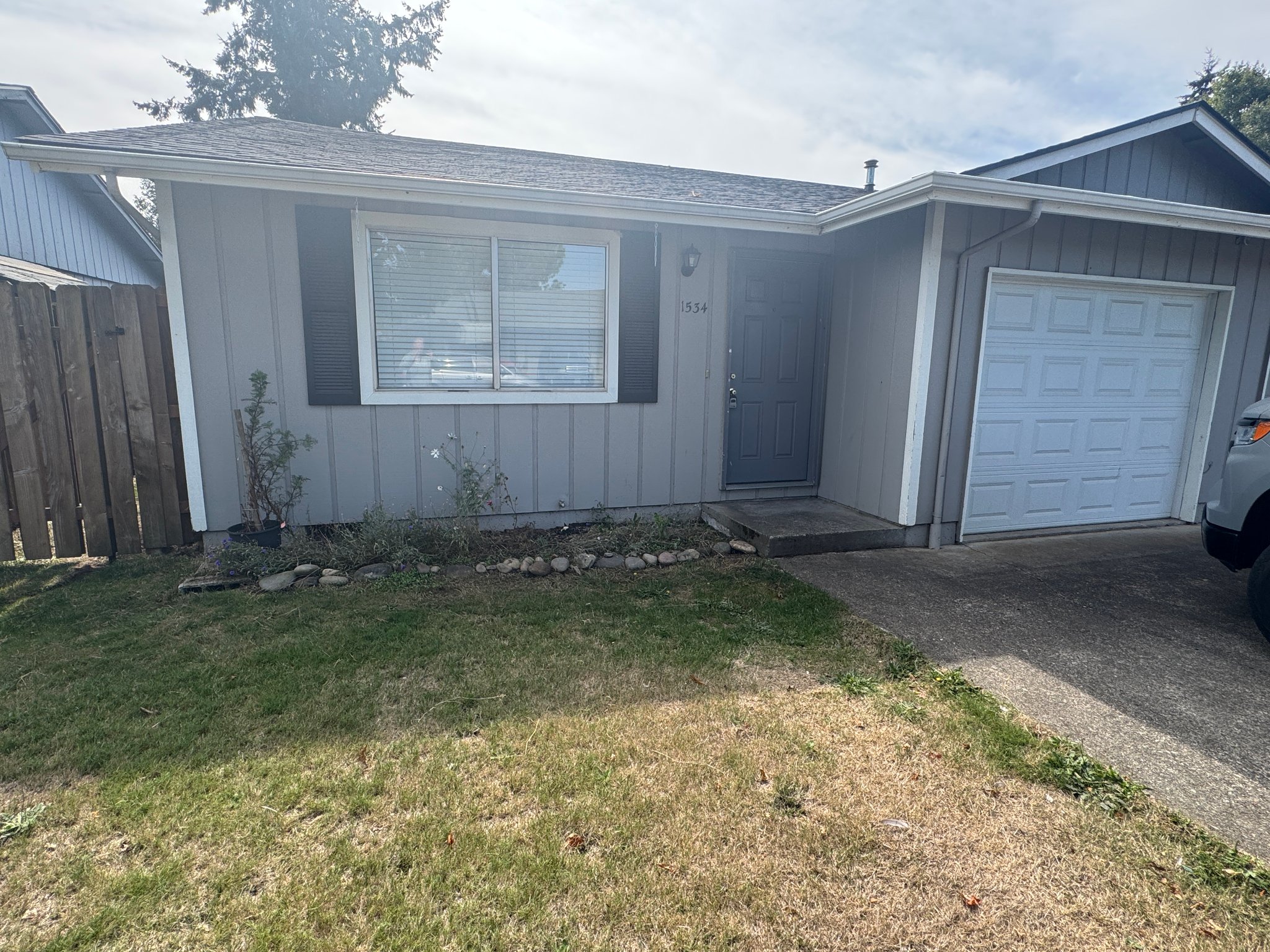 Stayton Multiplex: 1534-1536 Westhaven Pl