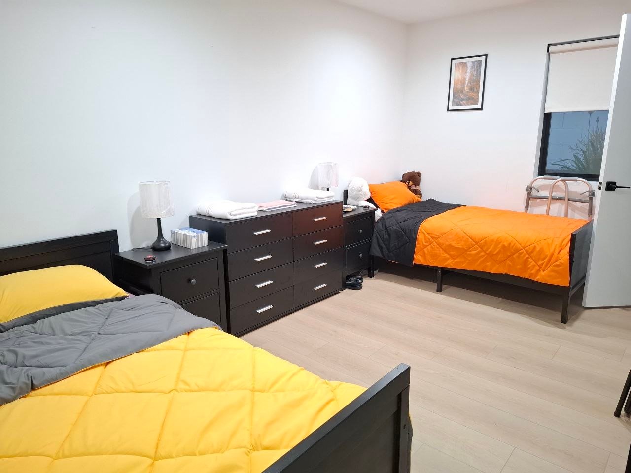 Los Angeles Single Room: 1447 W 36th Place