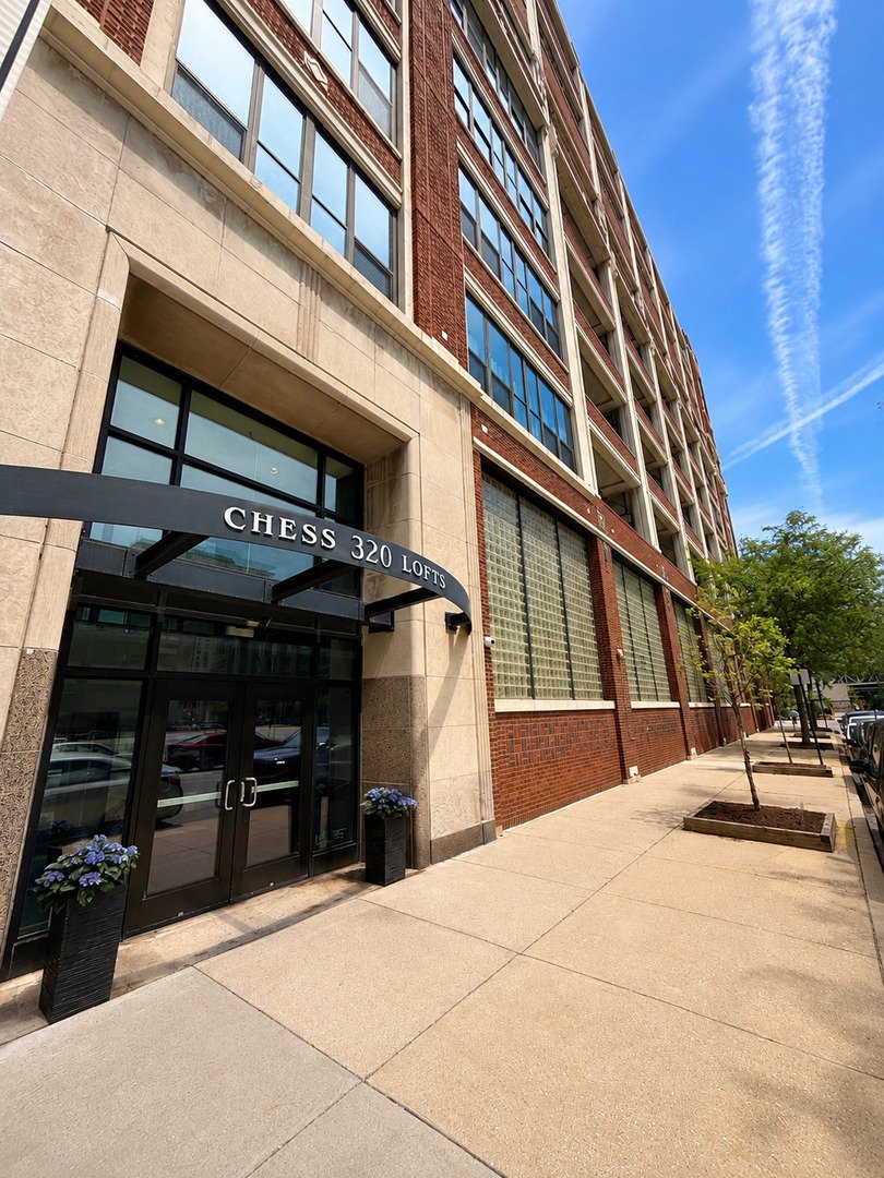 Chicago Condo: 320 E 21st Street