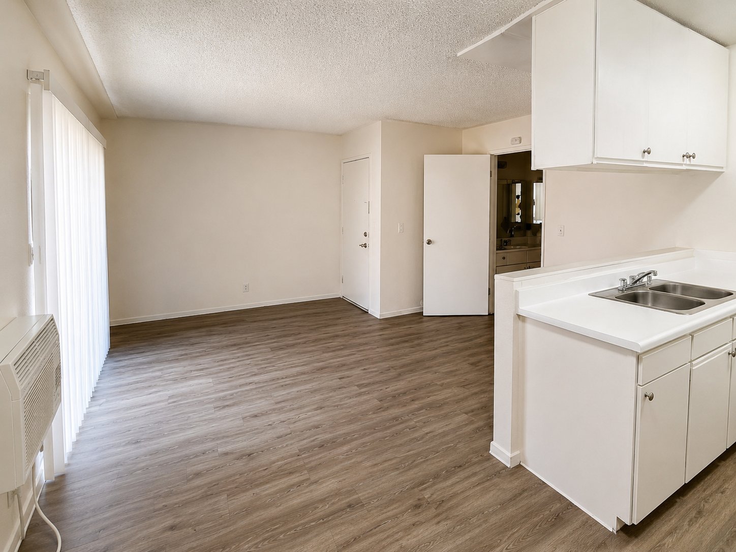 Los Angeles Apartment: 4688 S Huntington Dr