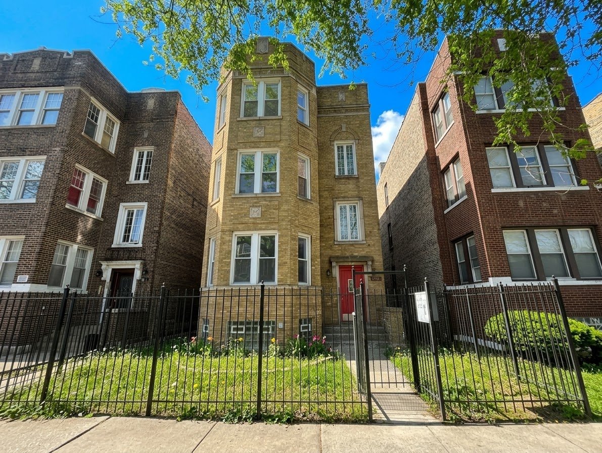 Chicago Apartment: 8216 S Maryland Ave
