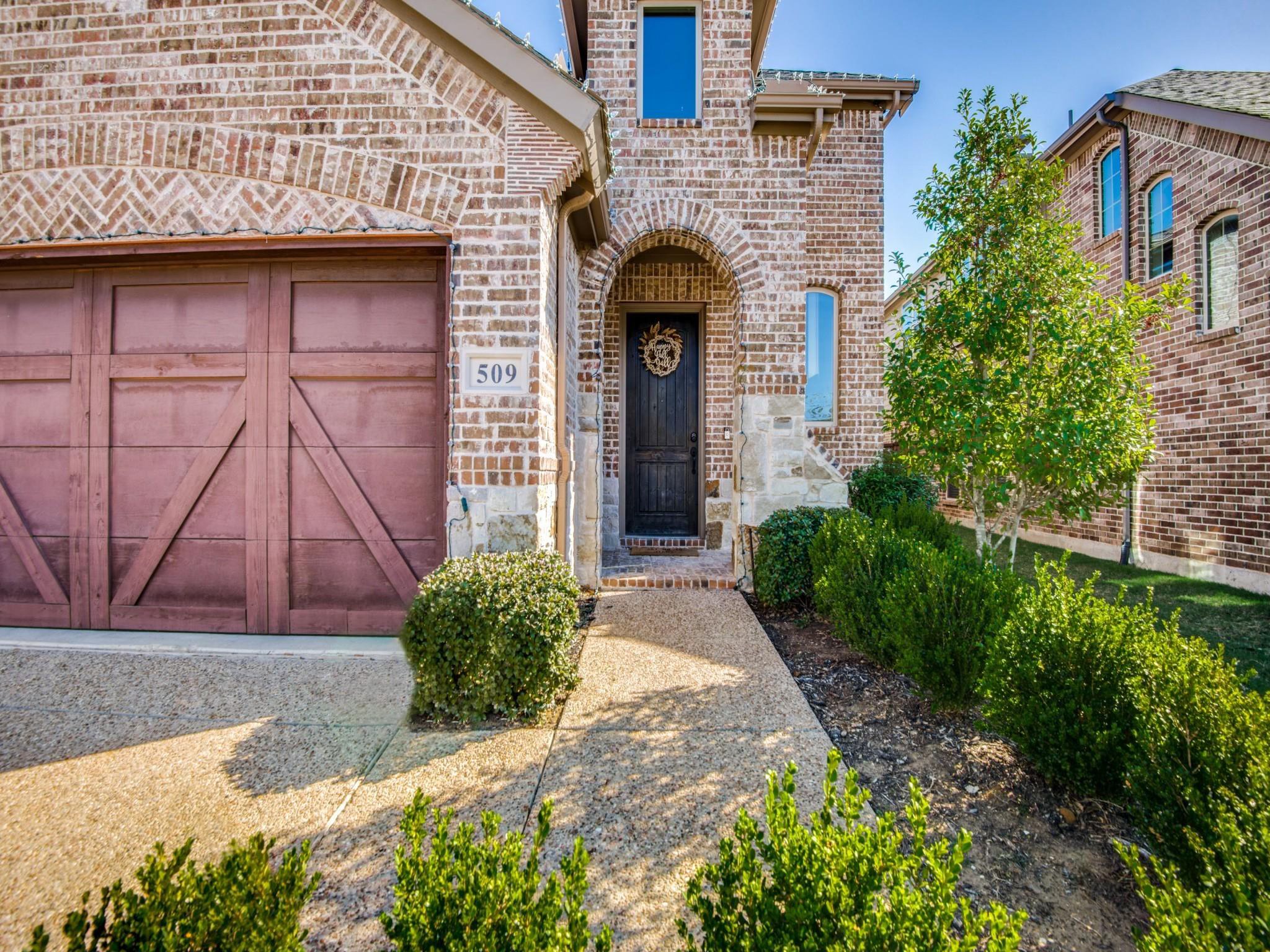 The Colony House: 509 Wiltshire Blvd