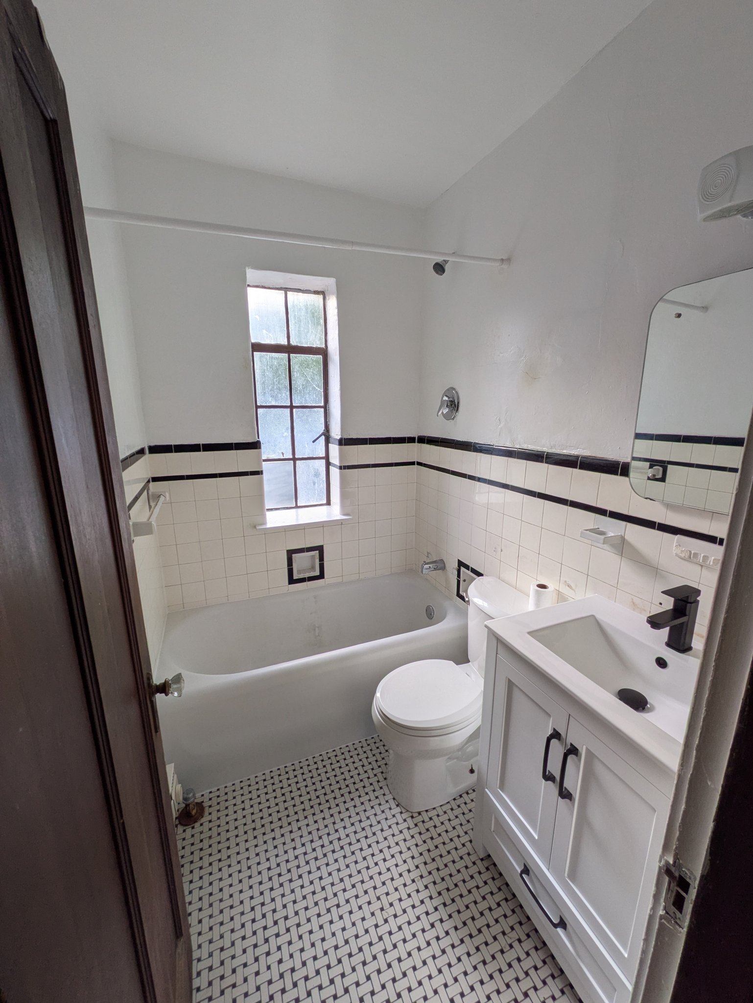 Cincinnati Apartment: 1968 Berkley Ave