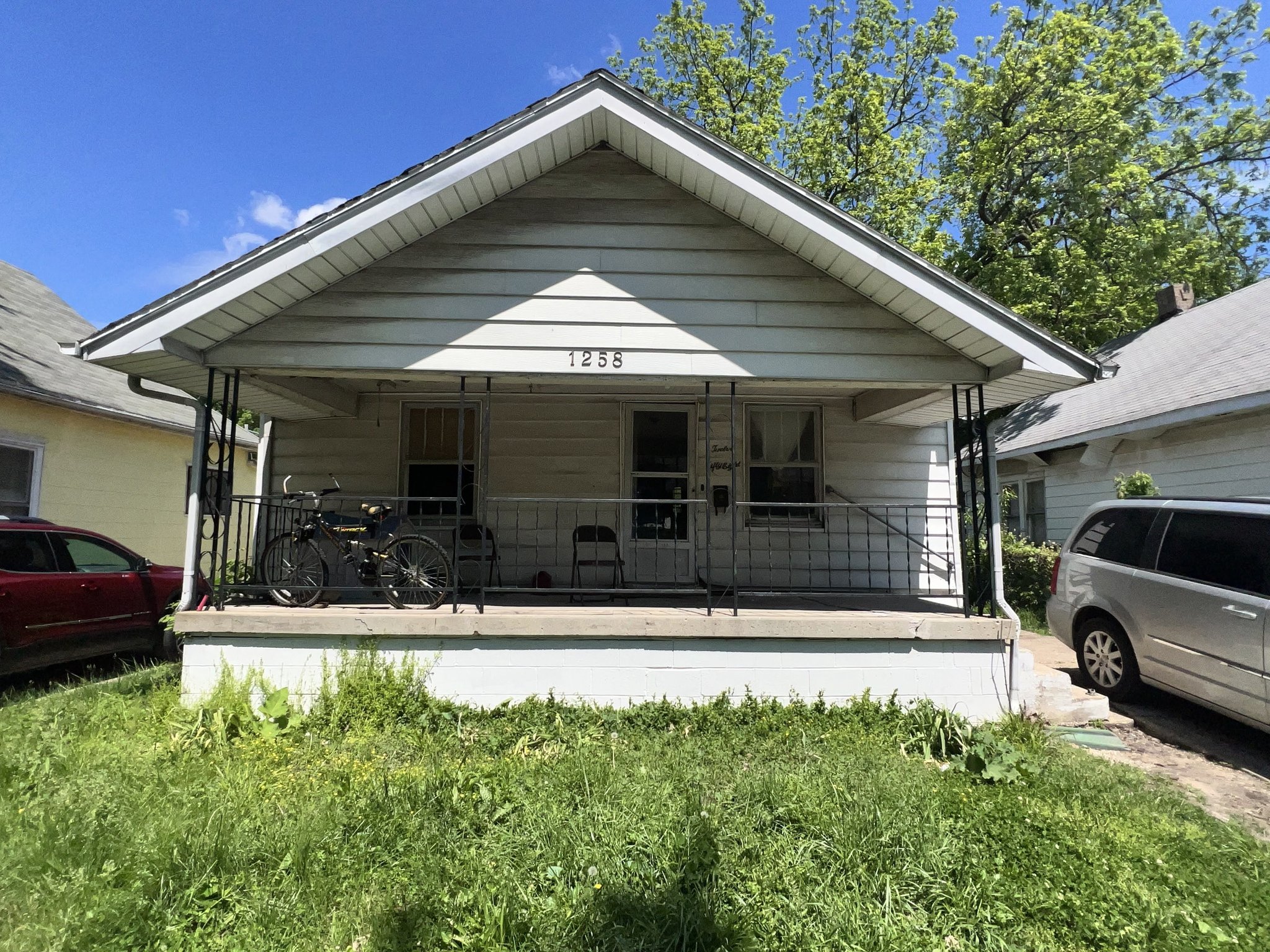 Decatur House: 1258 E Division St