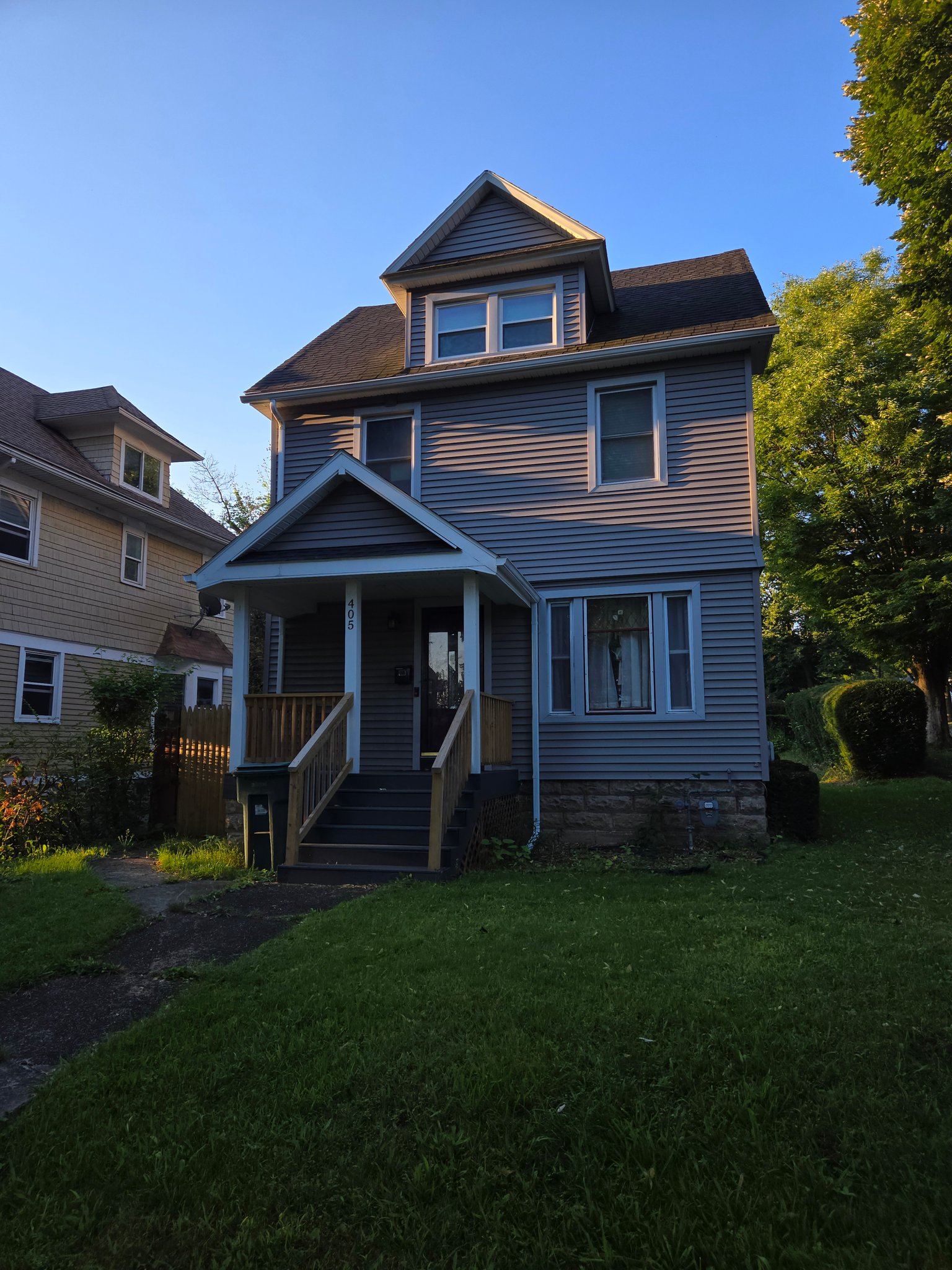 Rochester House: 405 Brooks Ave