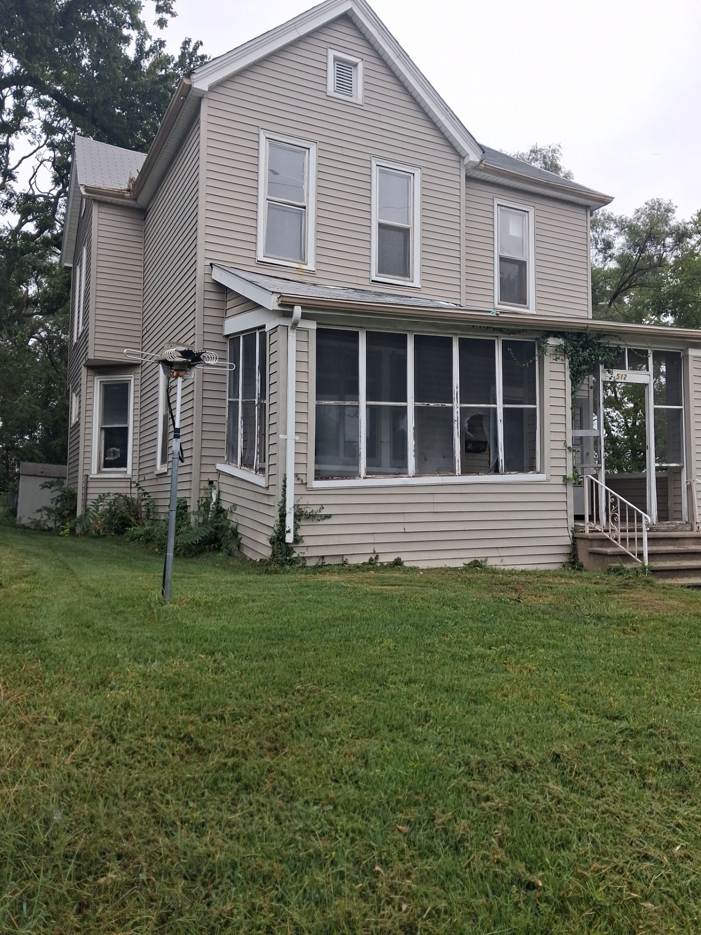 Peoria House: 512 Fairholm Ave .