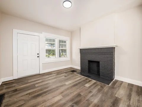 Columbus Townhome: 154 N Central Ave