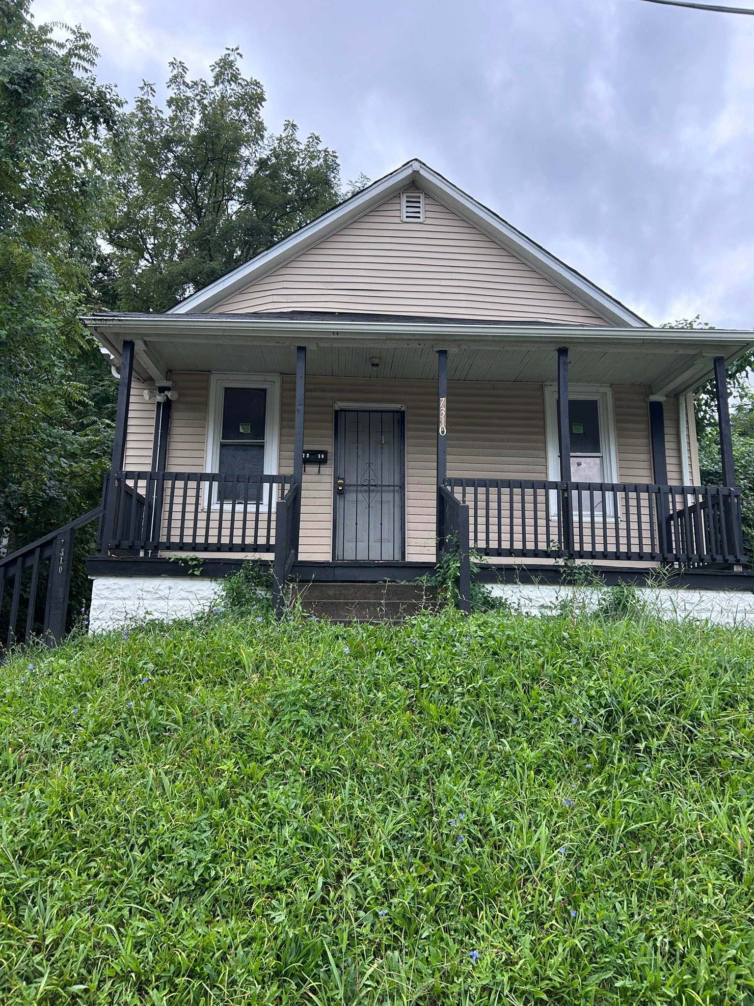 St. Louis House: 7310 Jenwood Ave.