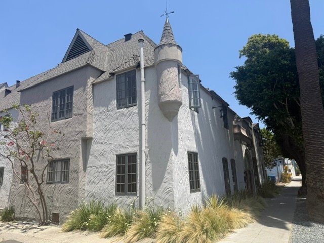 Long Beach Apartment: 635 E. 9th Street