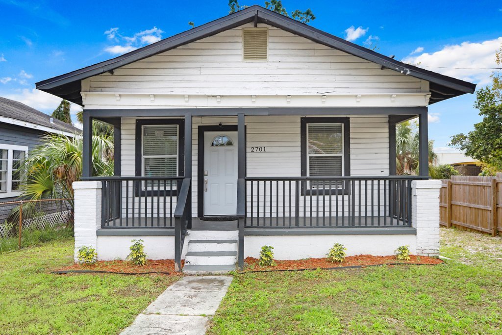 Tampa House: 2701 E Columbus Dr