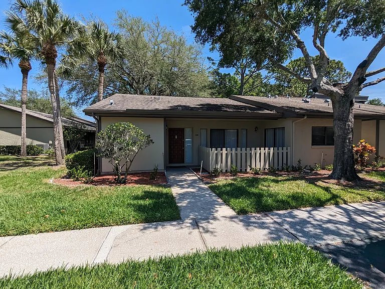 Oldsmar House: 180 Joanne Pl
