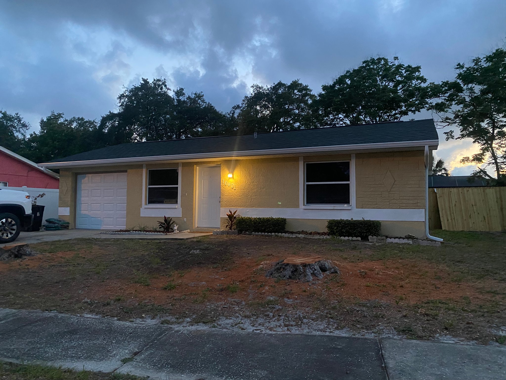 Port Richey House: 10401 County Lake Dr