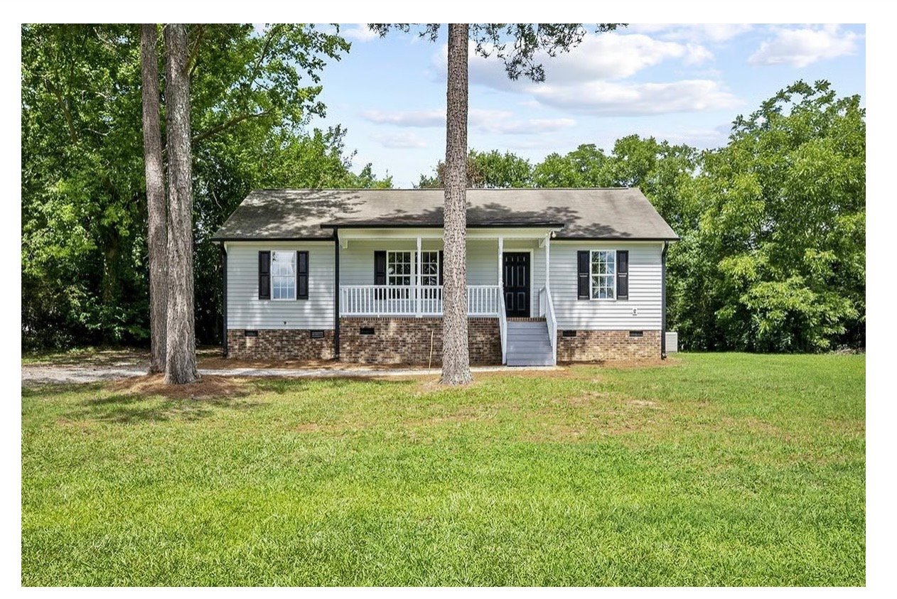 Clayton House: 104 Lakeside Dr