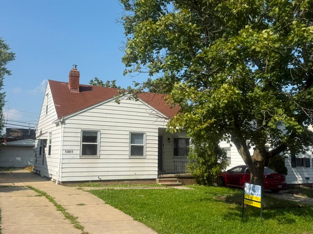 Maple Heights House: 15811 Maplewood Avenue