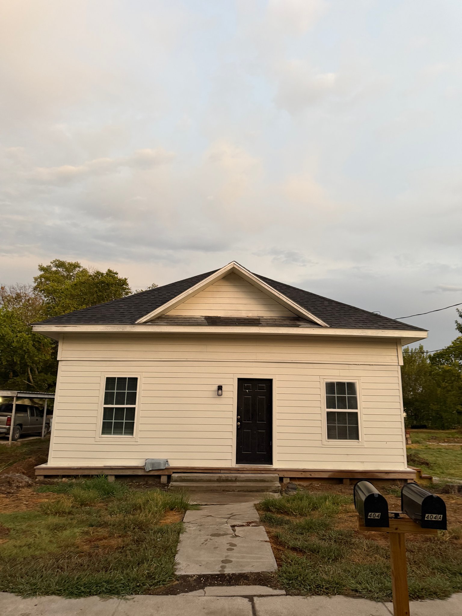 Mart Multiplex: 404 E Ross Ave