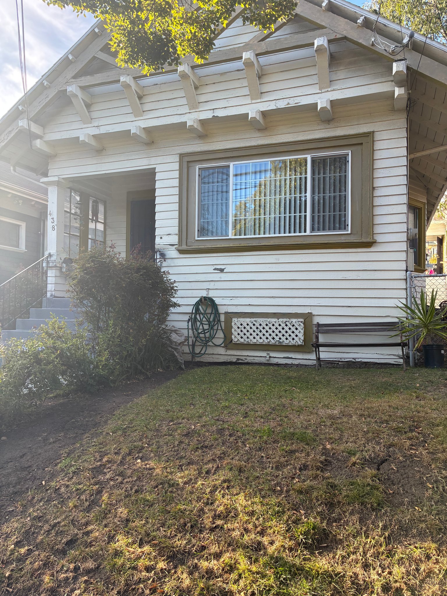 Oakland House: 438 61st St