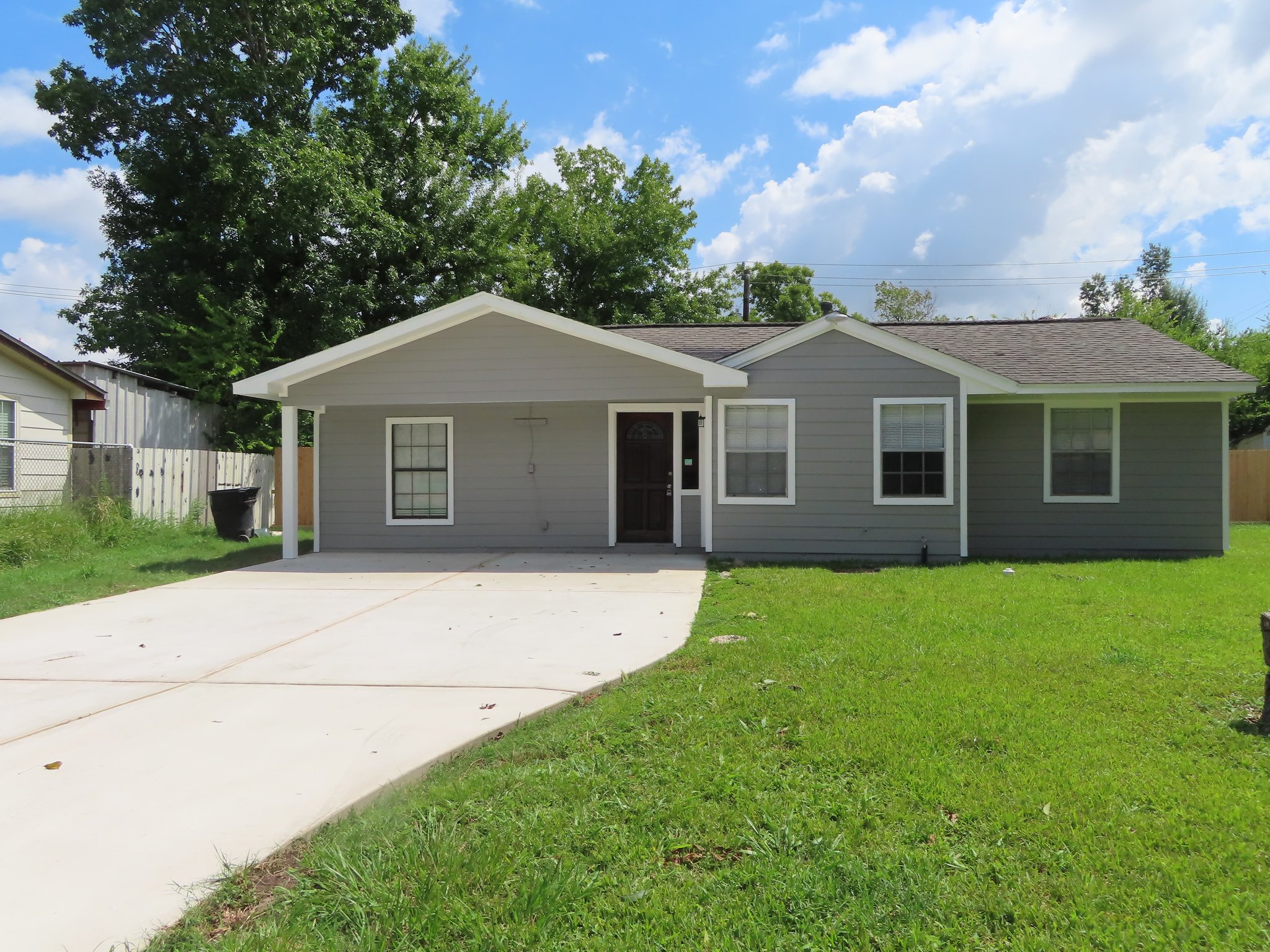 Houston House: 705 Baca St