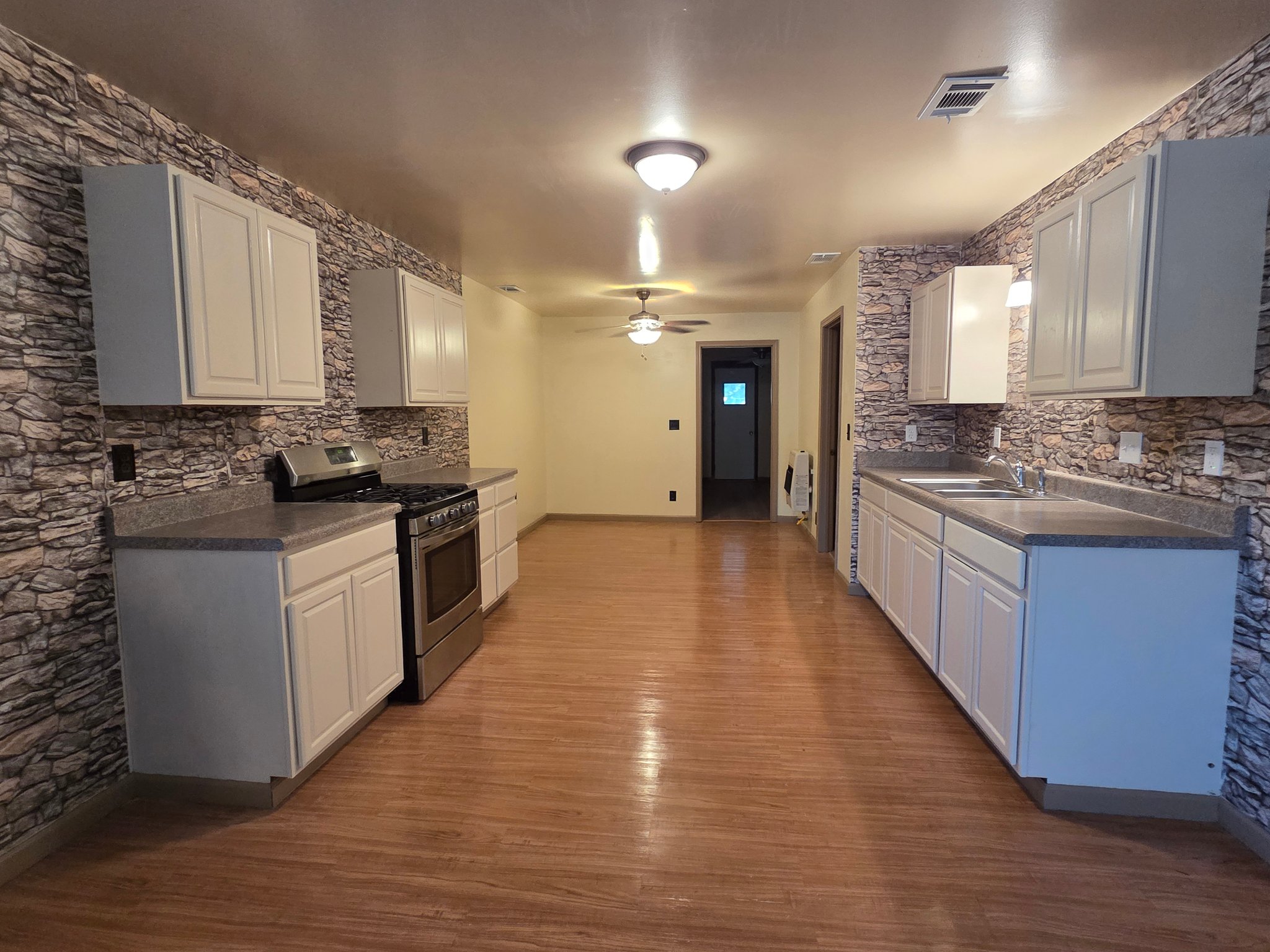 Richmond Apartment: 113 E Central Ave
