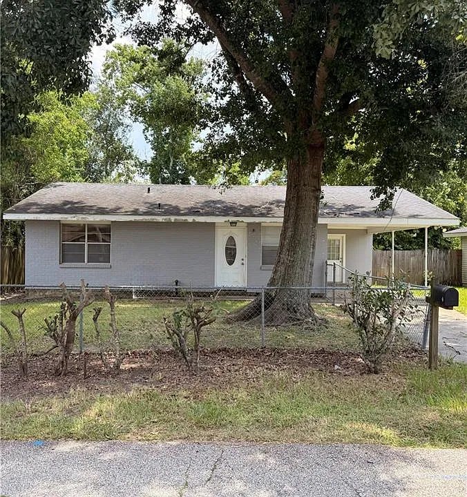 Slidell House: 3236 Reine Avenue