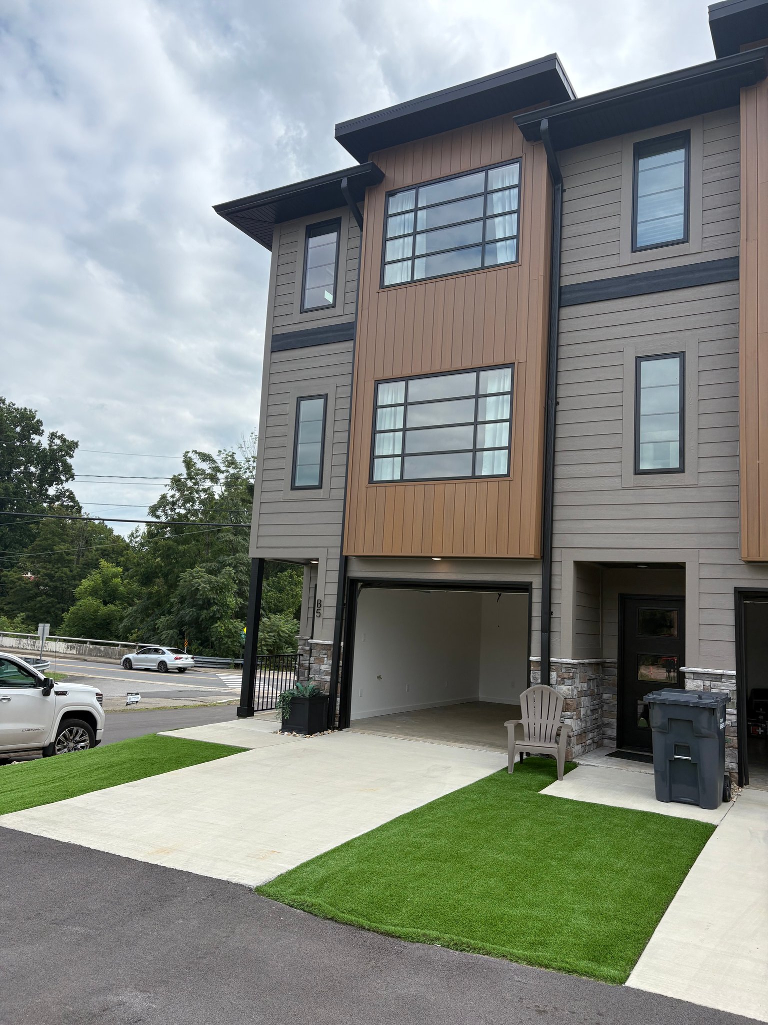 Bristol Townhome: 577 English St