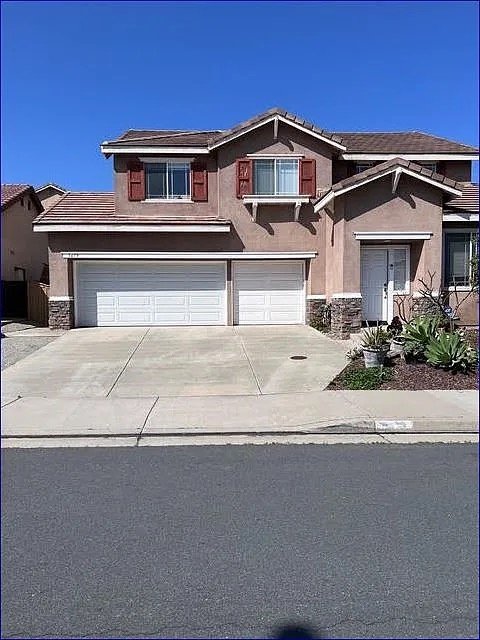Riverside House: 5679 Allendale Dr
