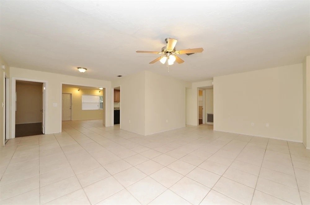Bradenton House: 3617 York Dr W
