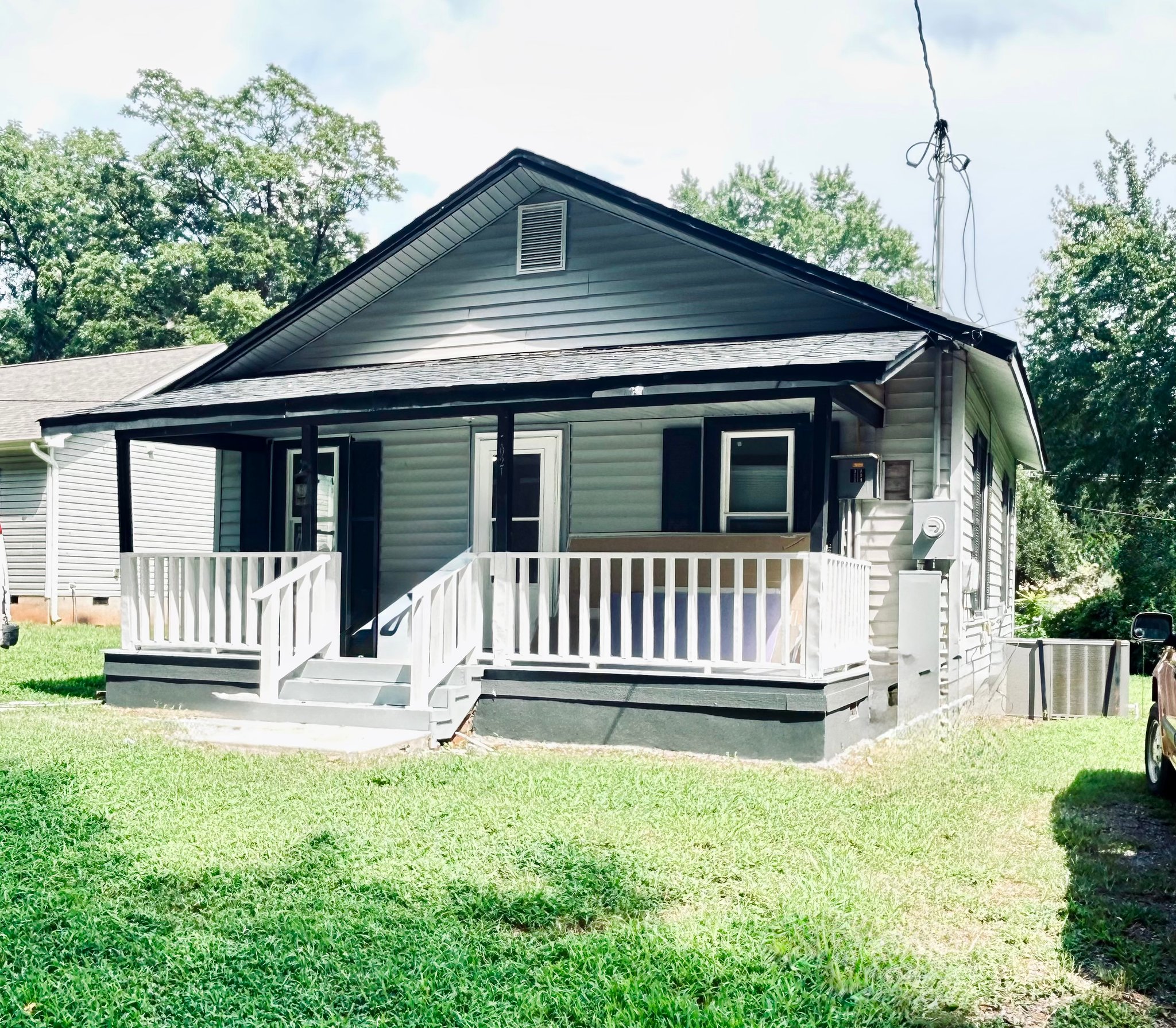 Statesville House: 1021 Old Charlotte Rd
