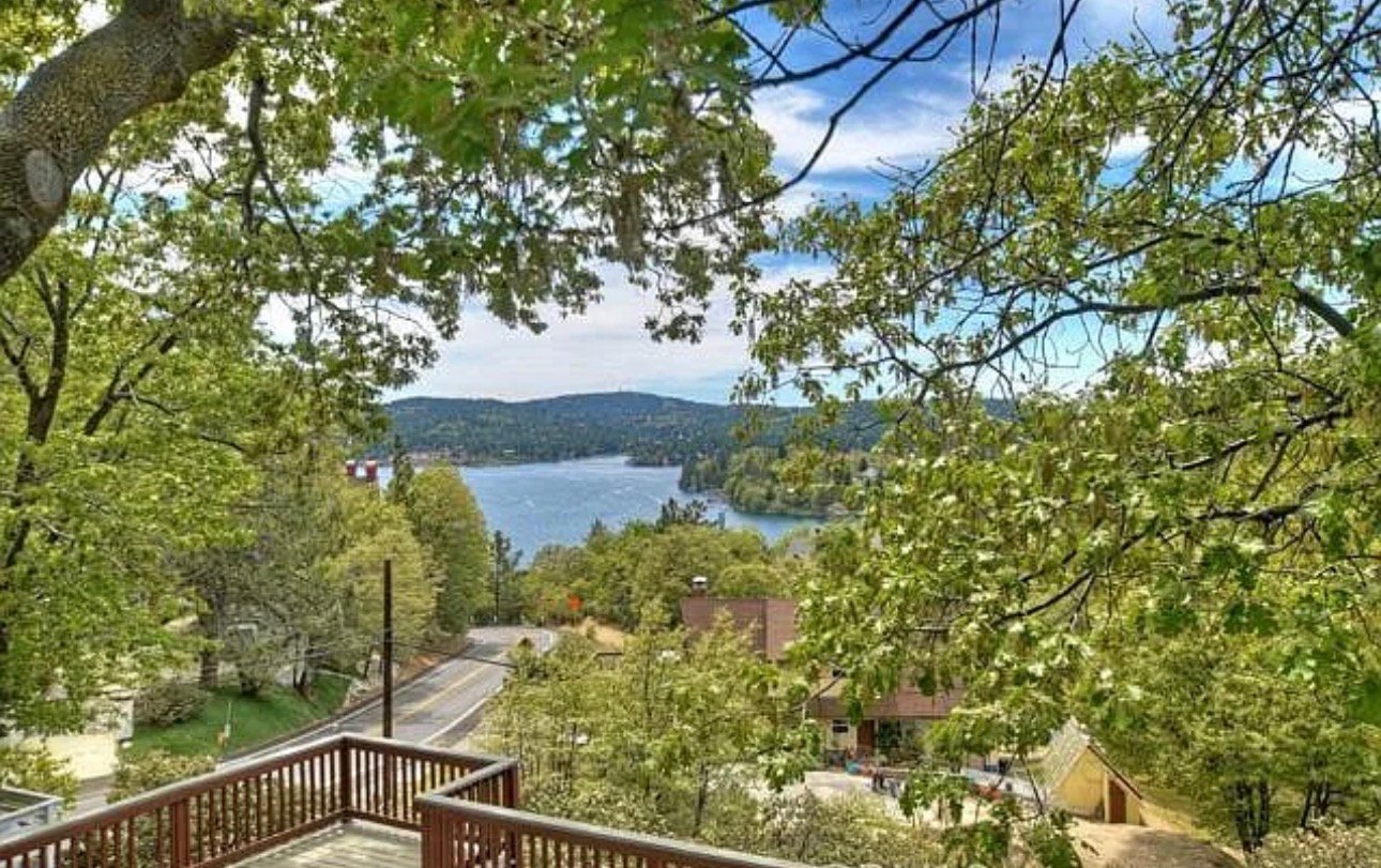 Lake Arrowhead House: 945 N Hospital Rd