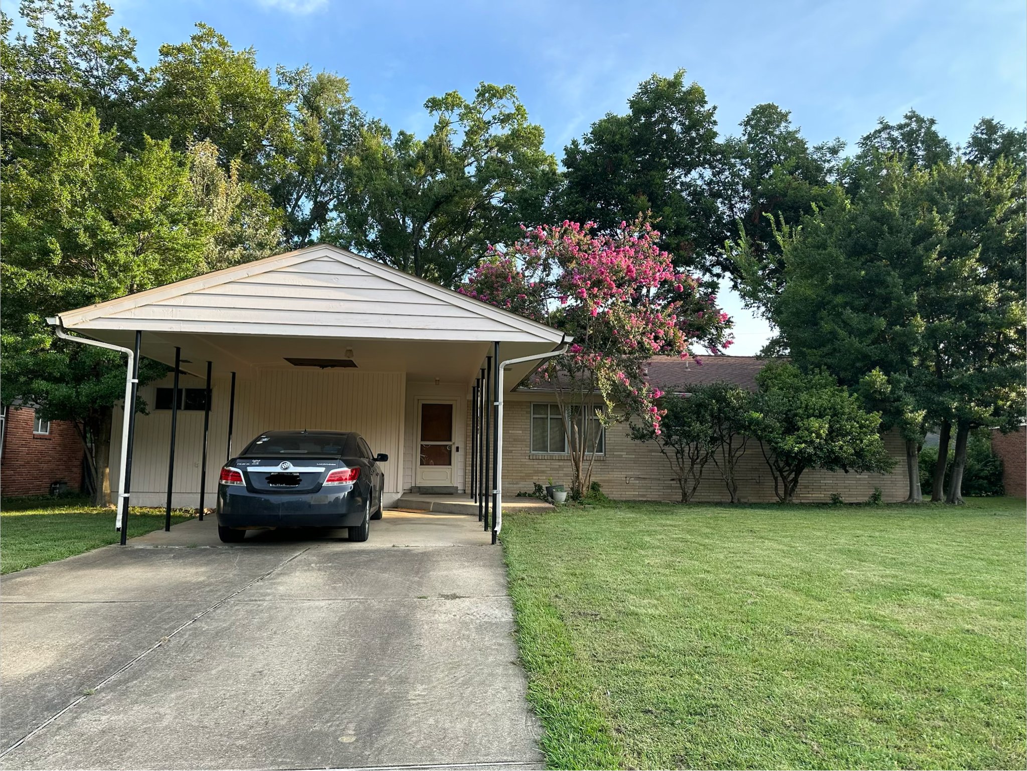 Memphis House: 5162 Meadowcrest Cir