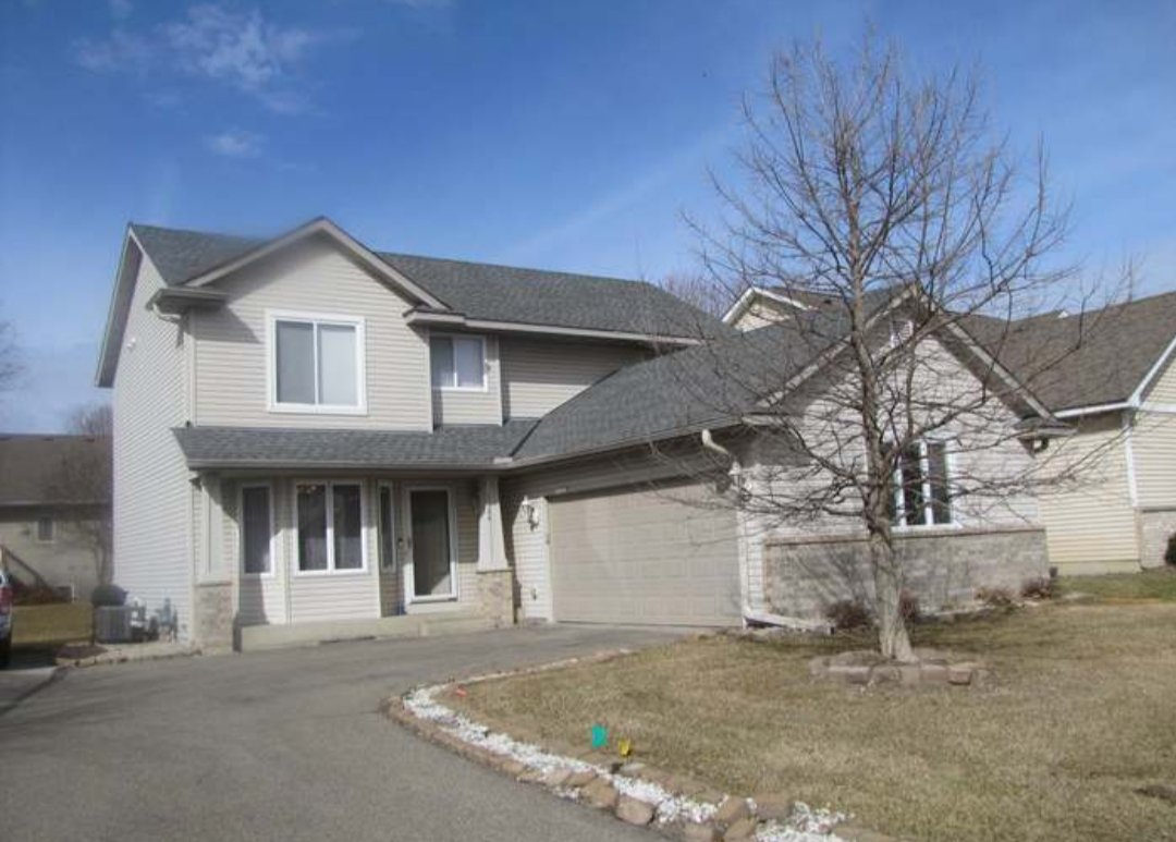 Shakopee House: 1624 Philipp Way