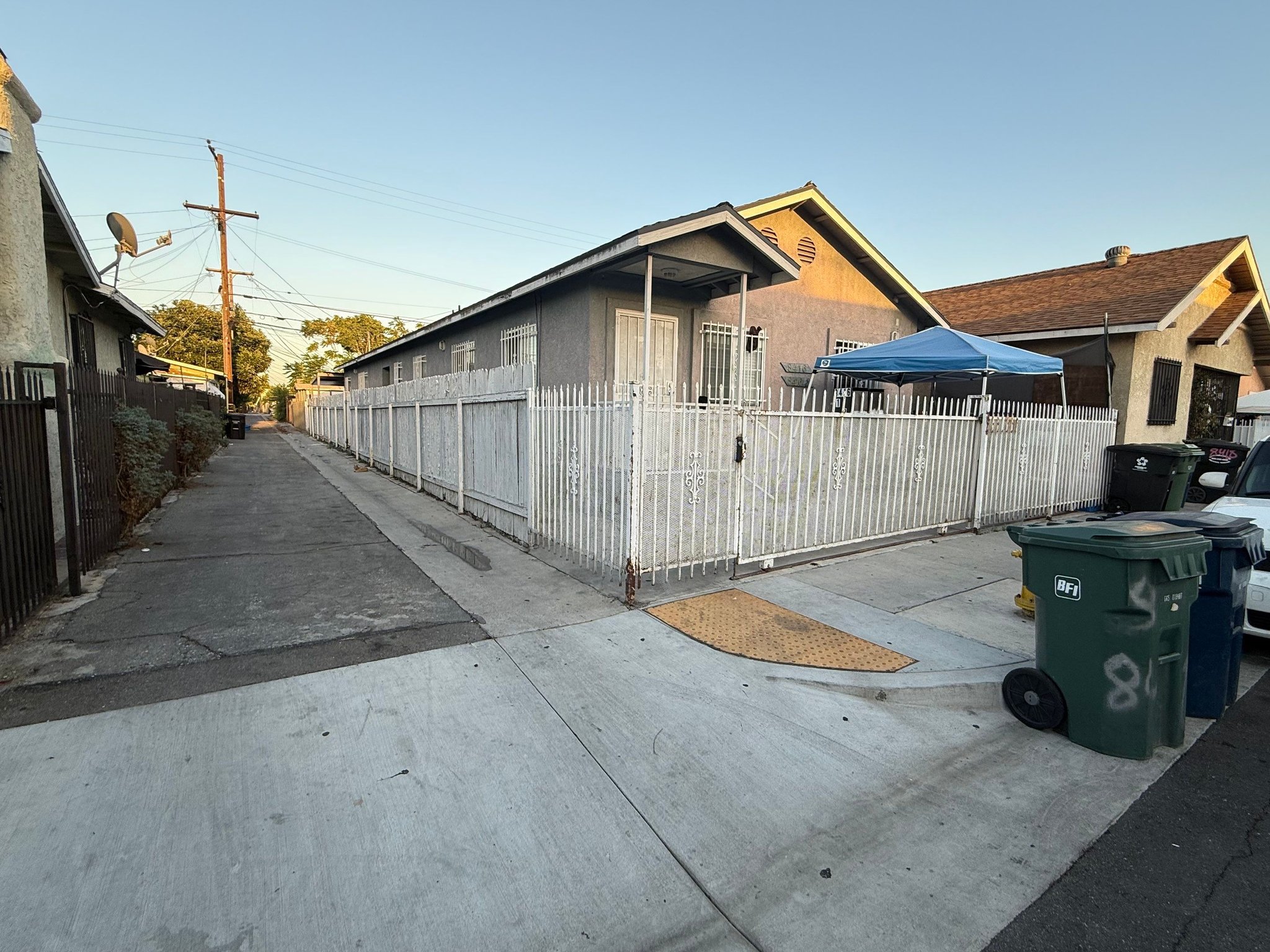 Los Angeles House: 8416 Graham Ave