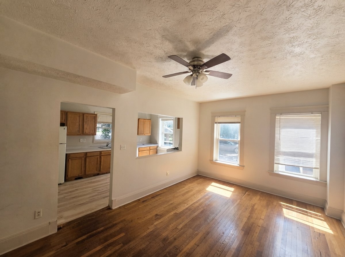 Cleveland Apartment: 1421 W 84th St