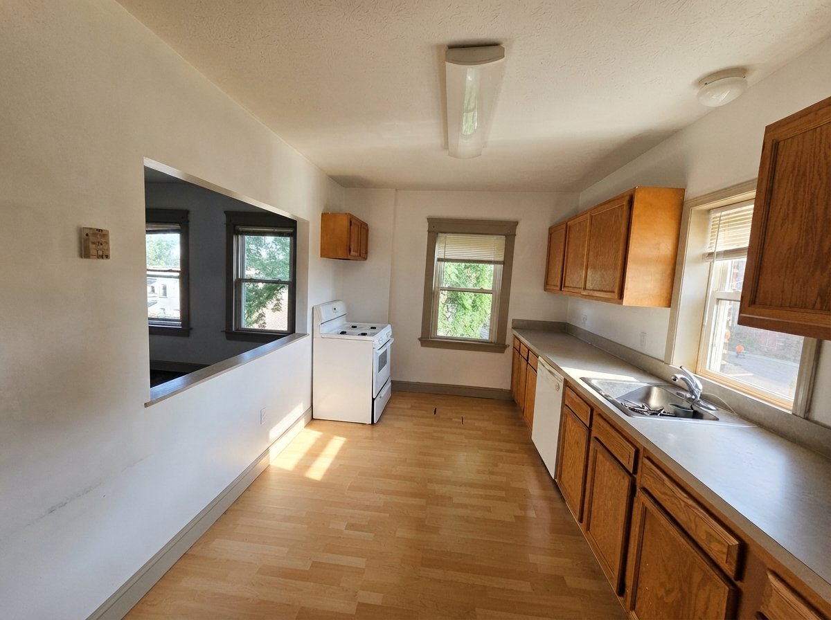 Cleveland Apartment: 1421 W 84th St