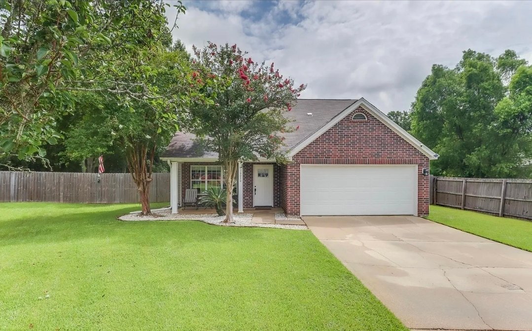 Gulfport House: 16030 N April Dr