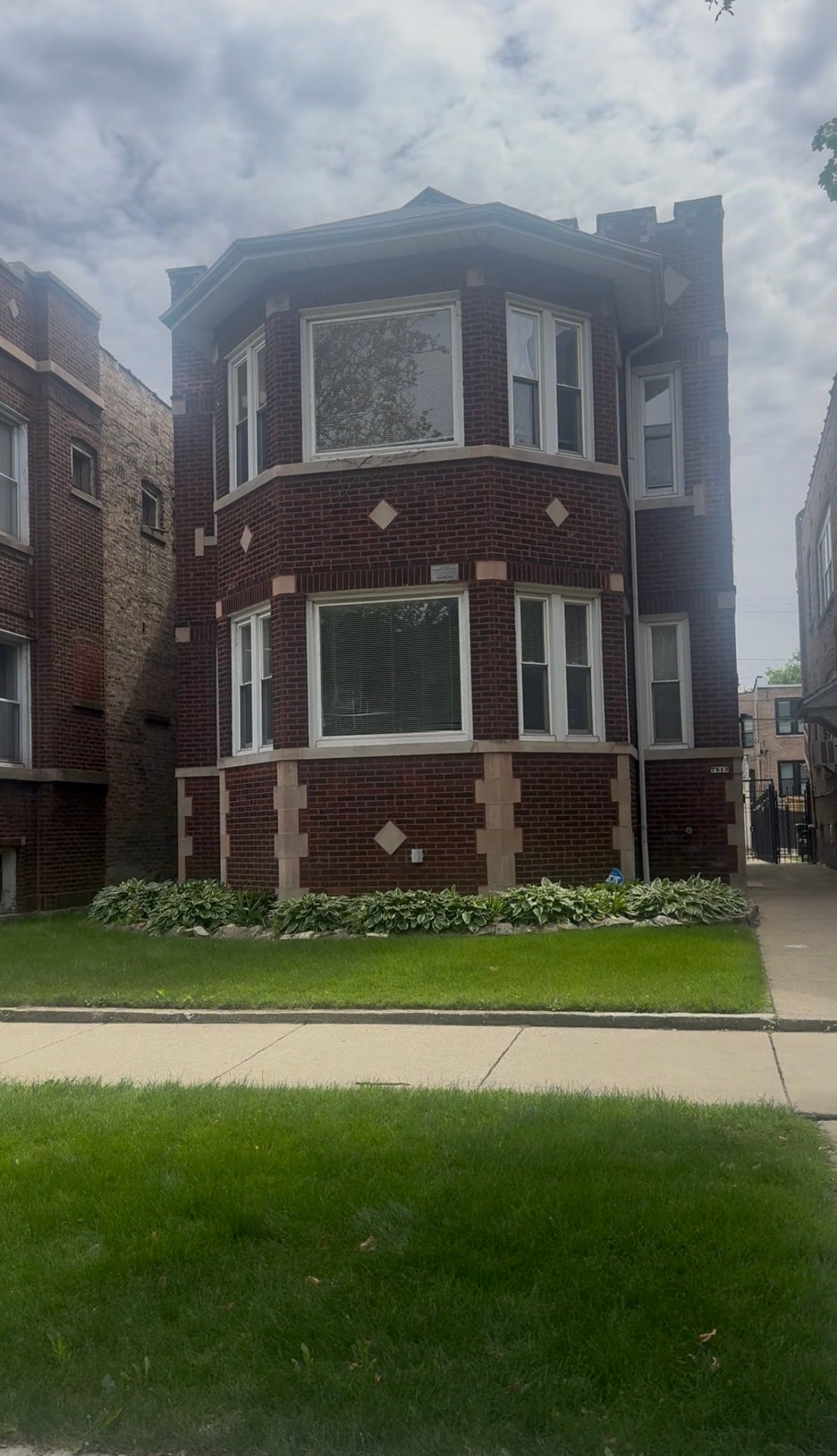 Chicago Multiplex: 7813 S East End Ave