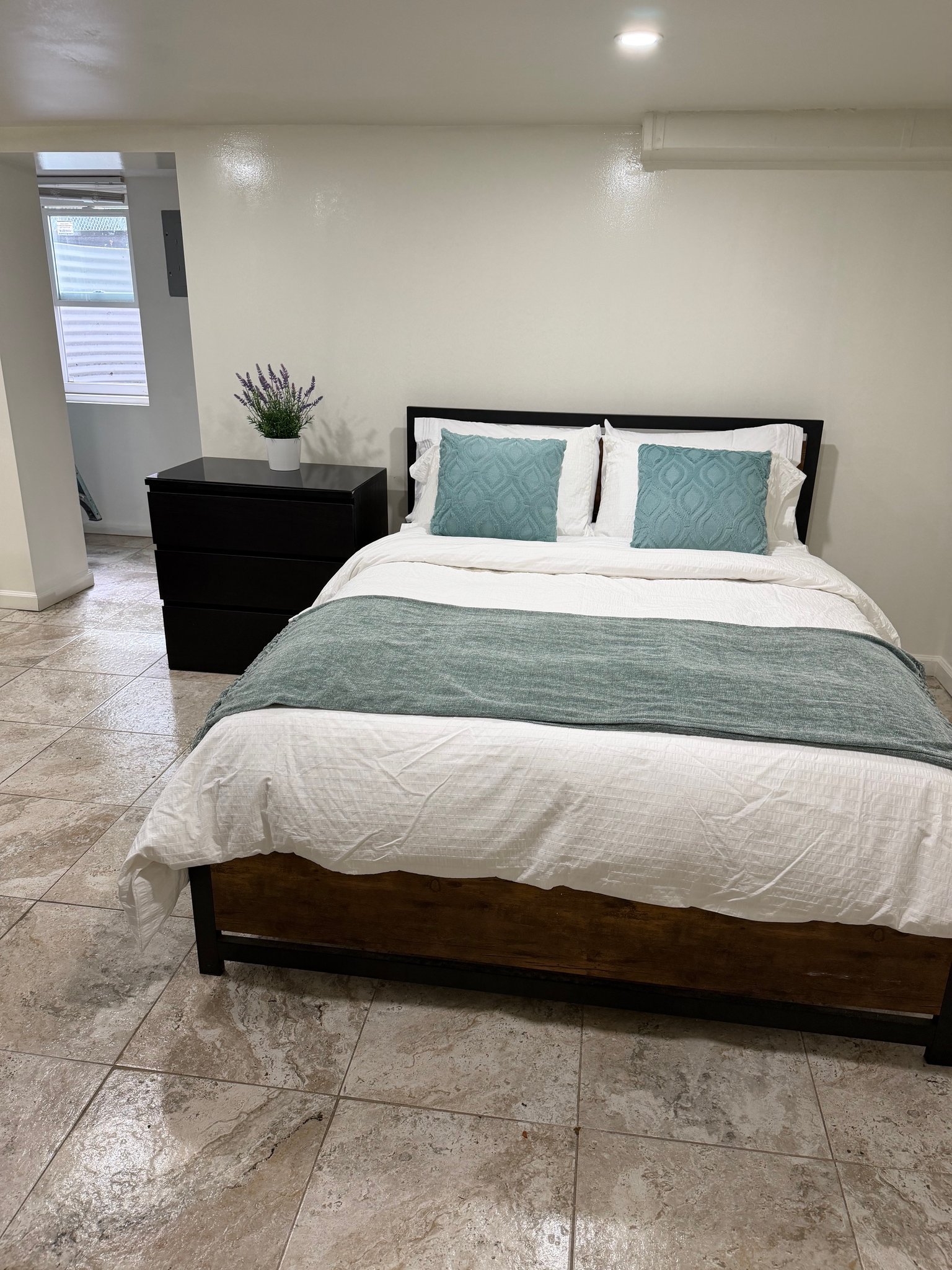 Oak Park Single Room: 24671 Parklawn