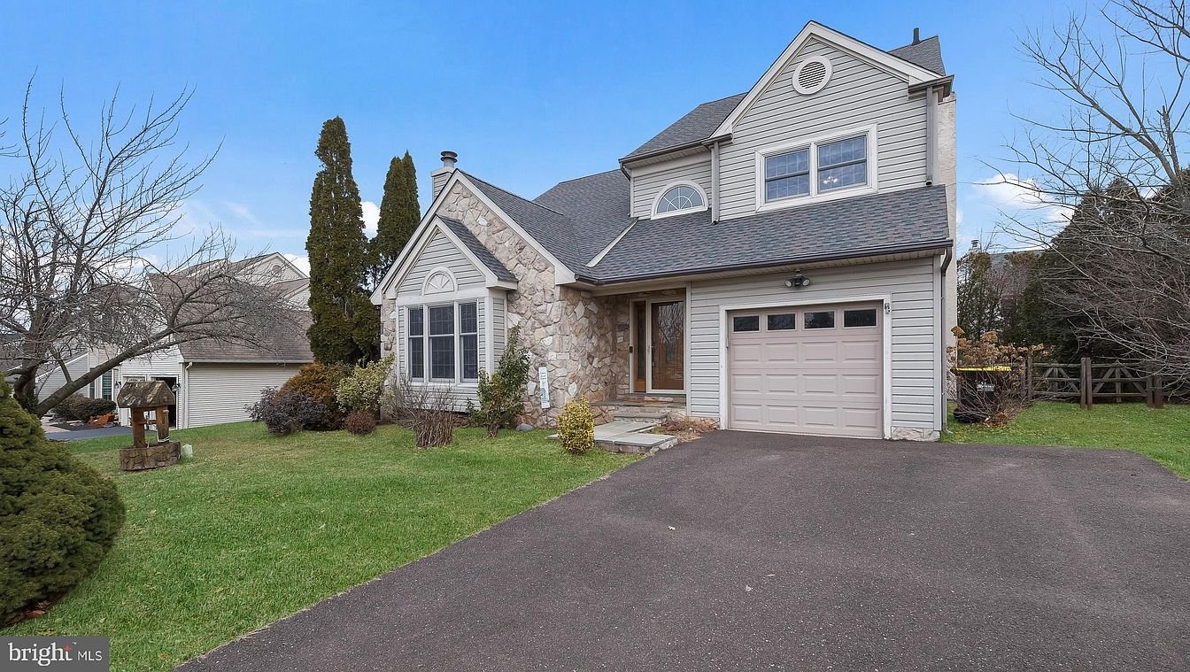 Collegeville House: 208 Forge Rd