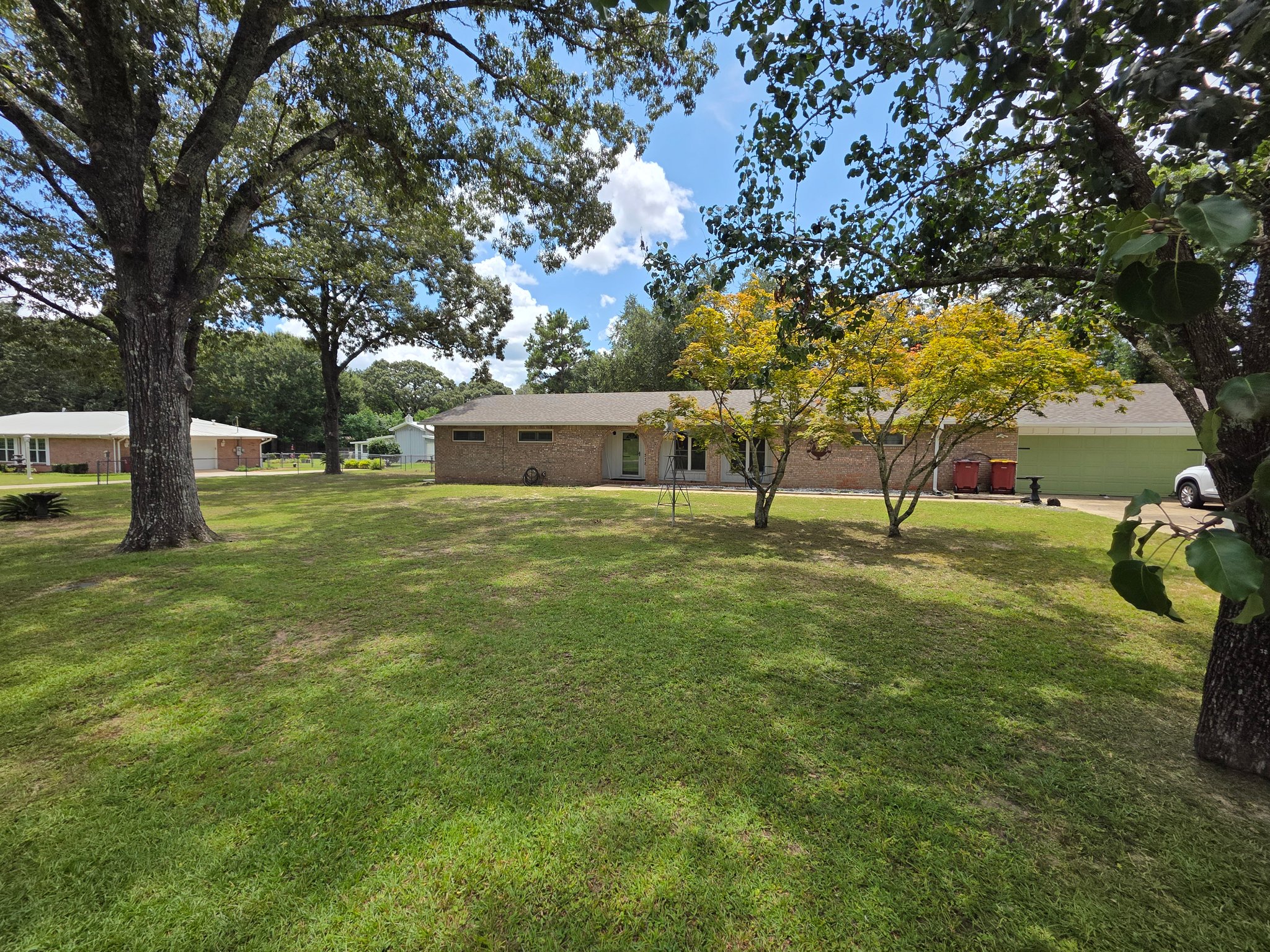 Crestview House: 318 Powell Dr
