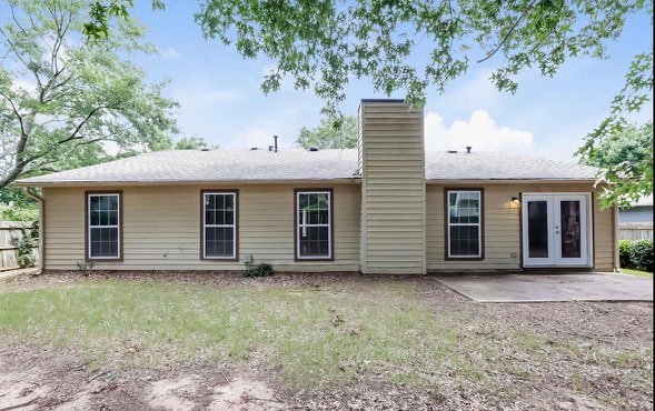 Alpharetta House: 10231 woodland entry