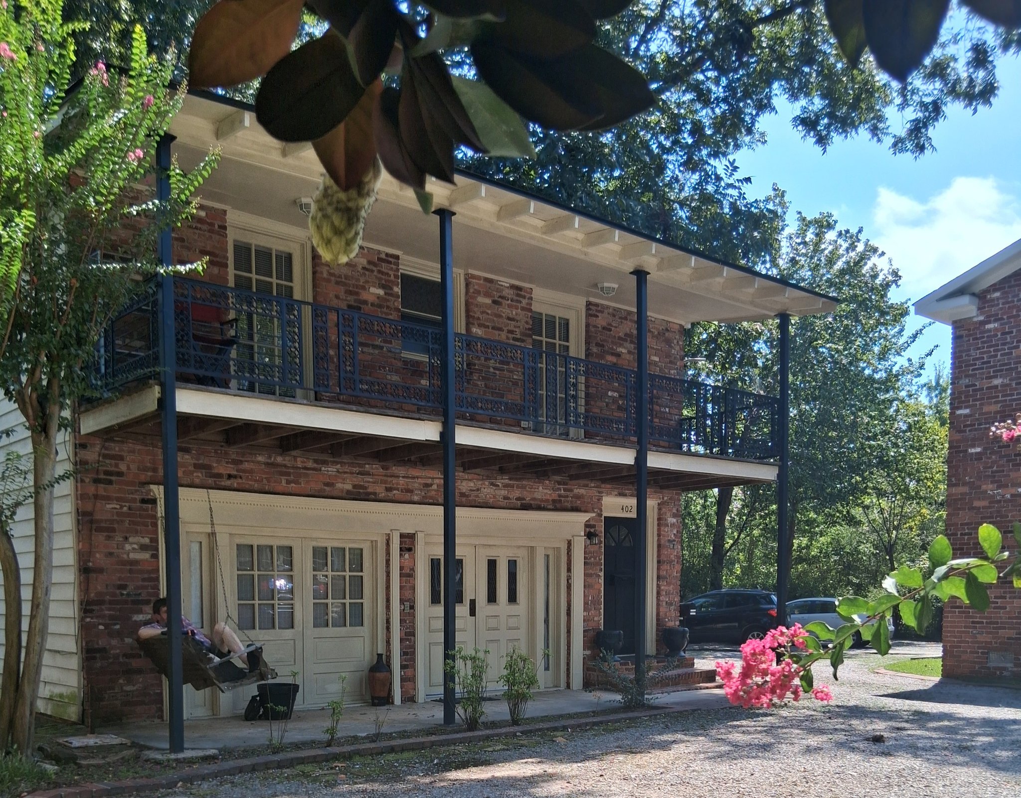 Columbia House: 402 Maple St