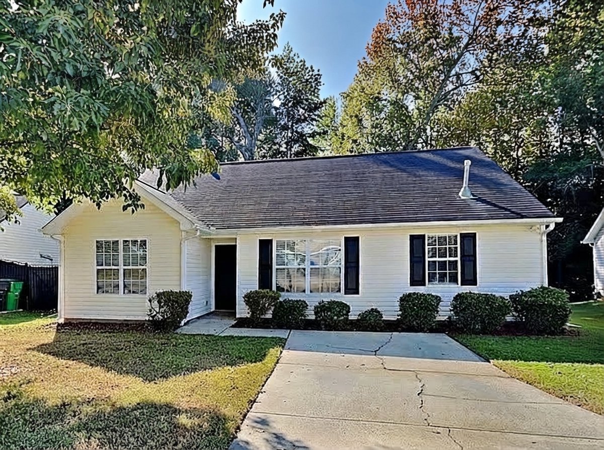 Charlotte House: 2613 Fairstone Ave