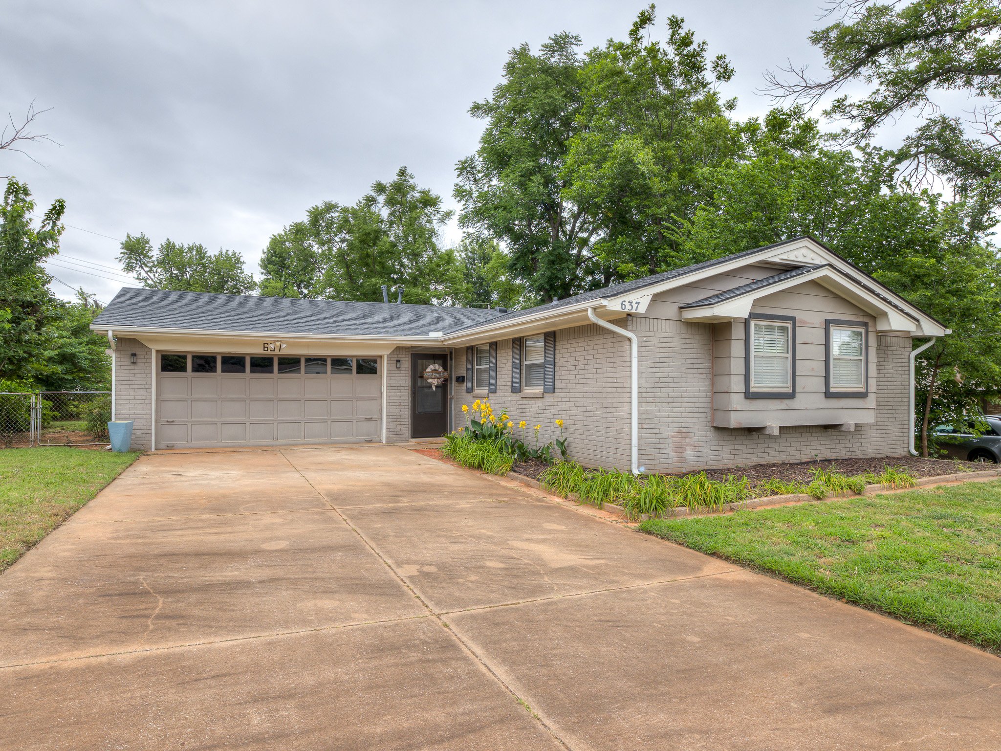 Edmond House: 637 E 27th St