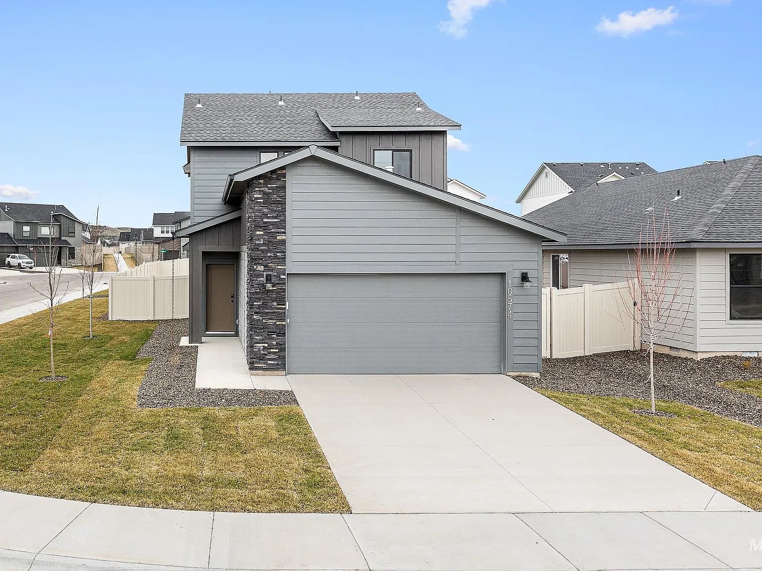 Star House: 10574 W Teratai St