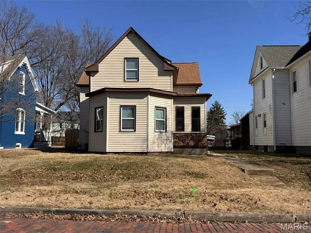 Belleville House: 313 Wabash Ave