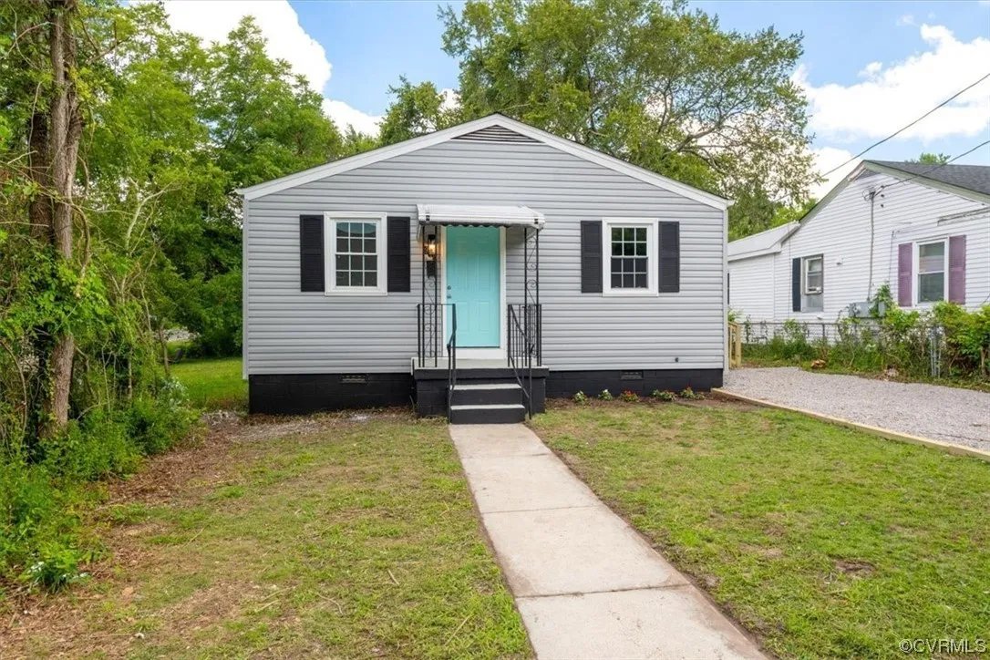 Petersburg House: 916 Cameron St