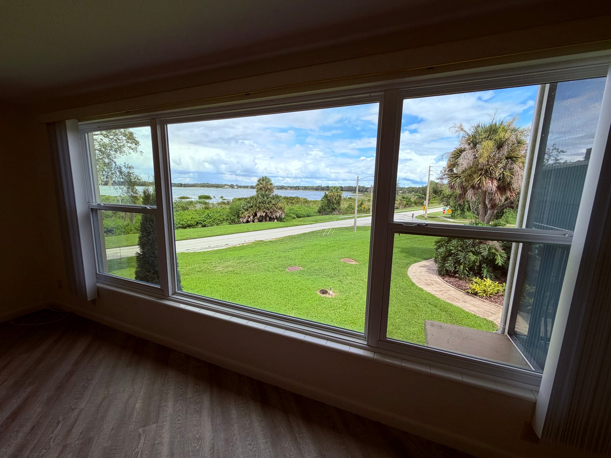 Leesburg Apartment: 8915 Silver Lake Dr