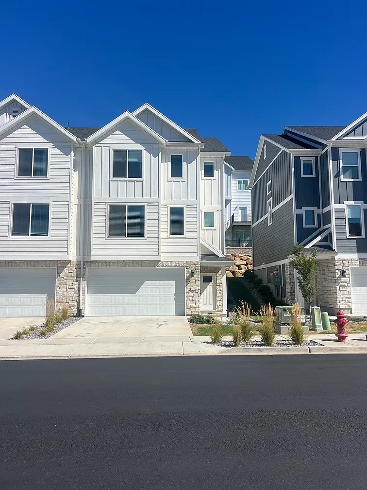 Lehi Townhome: 998 W Shadow Brook Ln