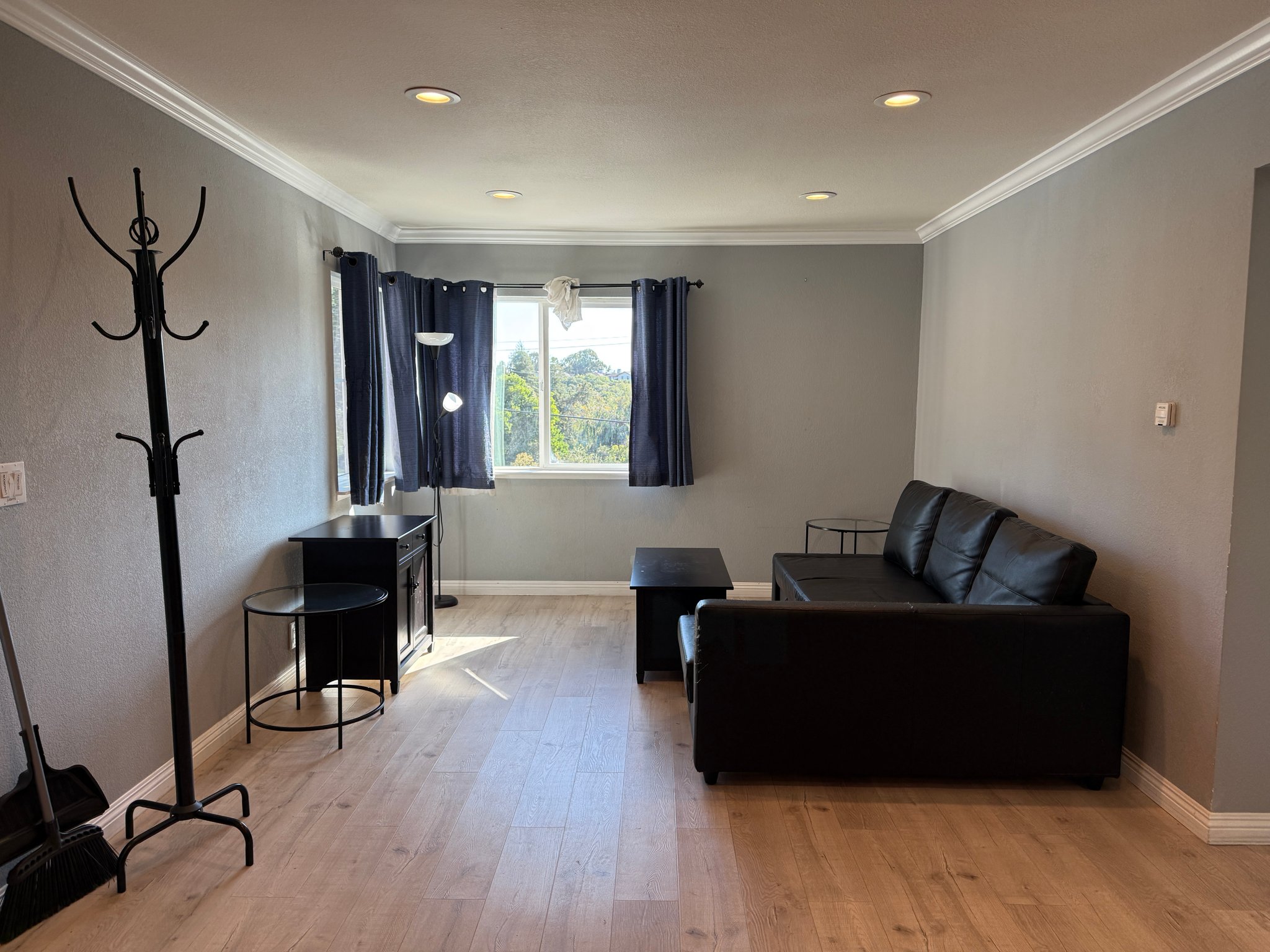 Oakland Apartment: 4812 Daisy St